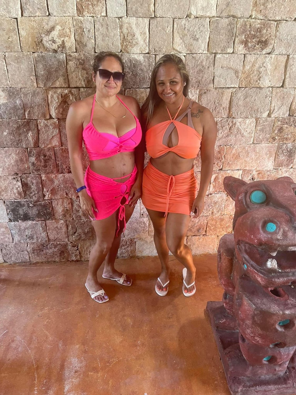 Mom or daughter #694A8jzw