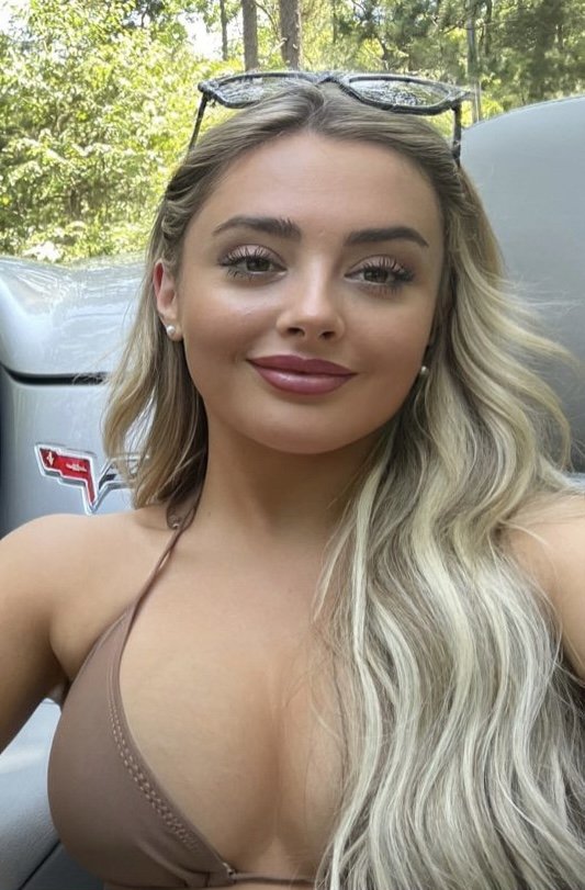 Open to see her half naked #AZe5rNlT