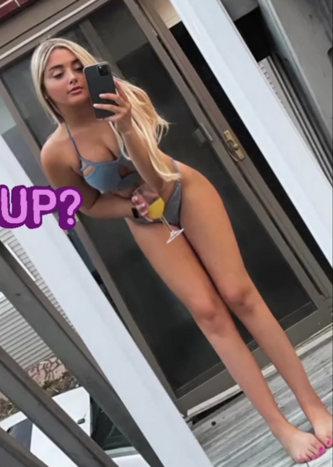 Open to see her half naked #p6792XHK