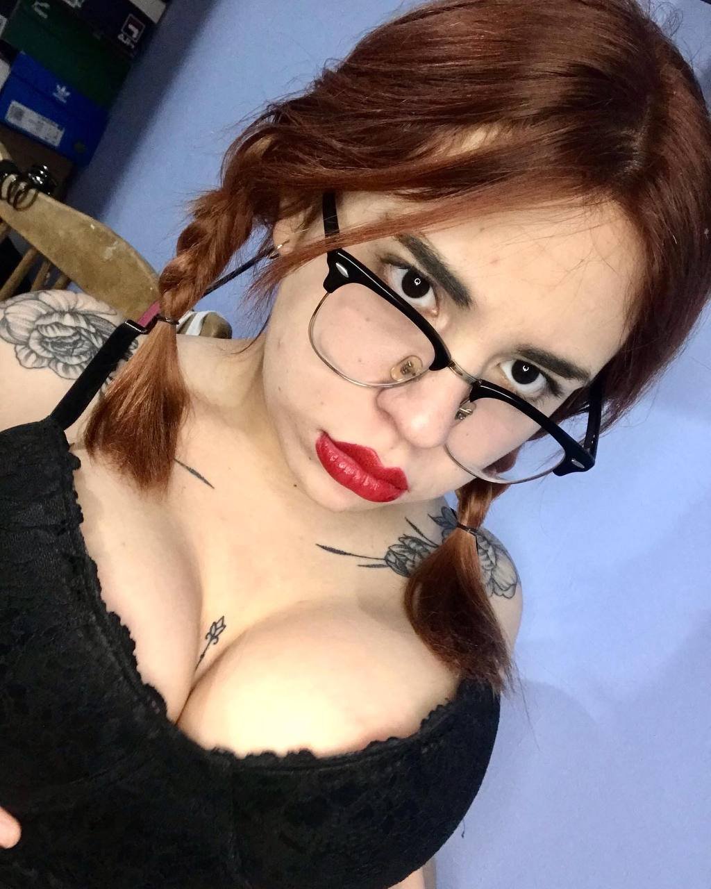 Gordita Argentina con carita inocente cogiendo y petes #53AdonLE